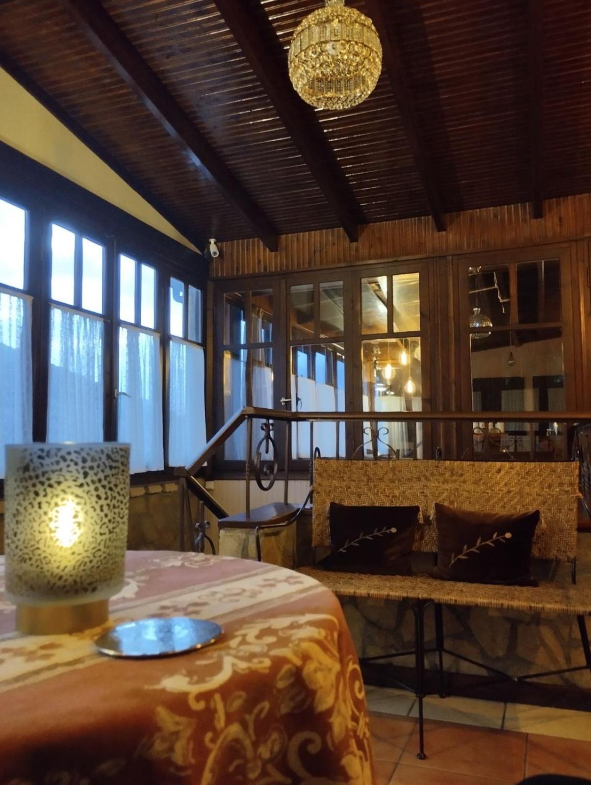 Fanaras Hotel 칼라브리타 외부 사진
