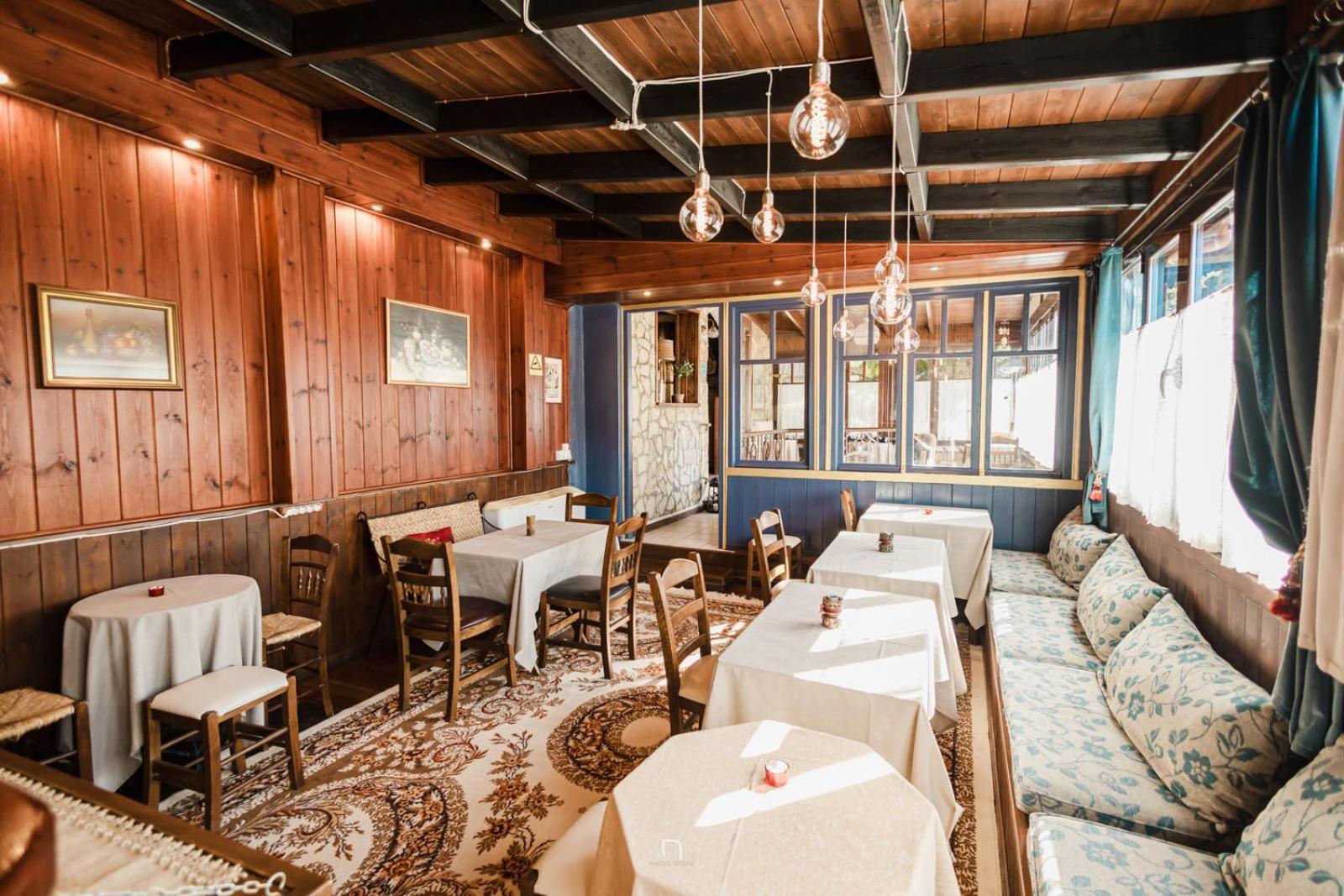 Fanaras Hotel 칼라브리타 외부 사진