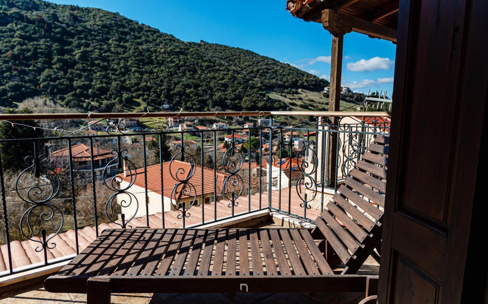 Fanaras Hotel 칼라브리타 외부 사진