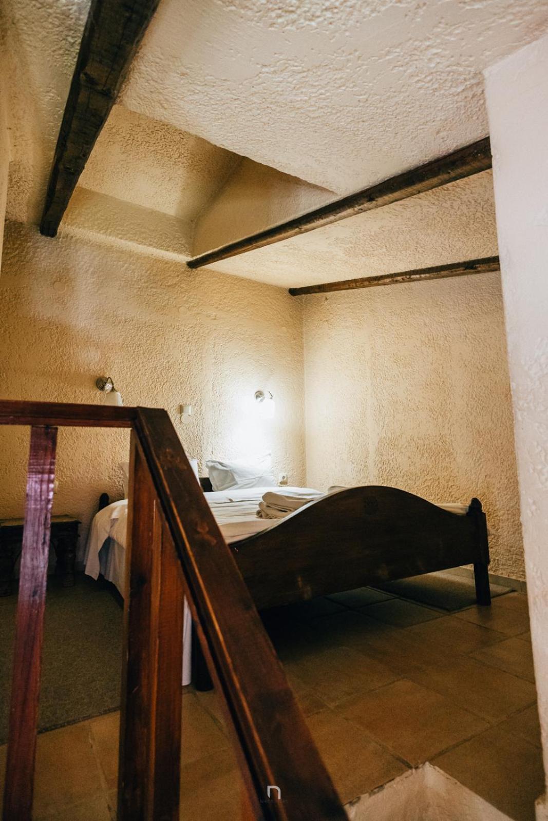 Fanaras Hotel 칼라브리타 외부 사진