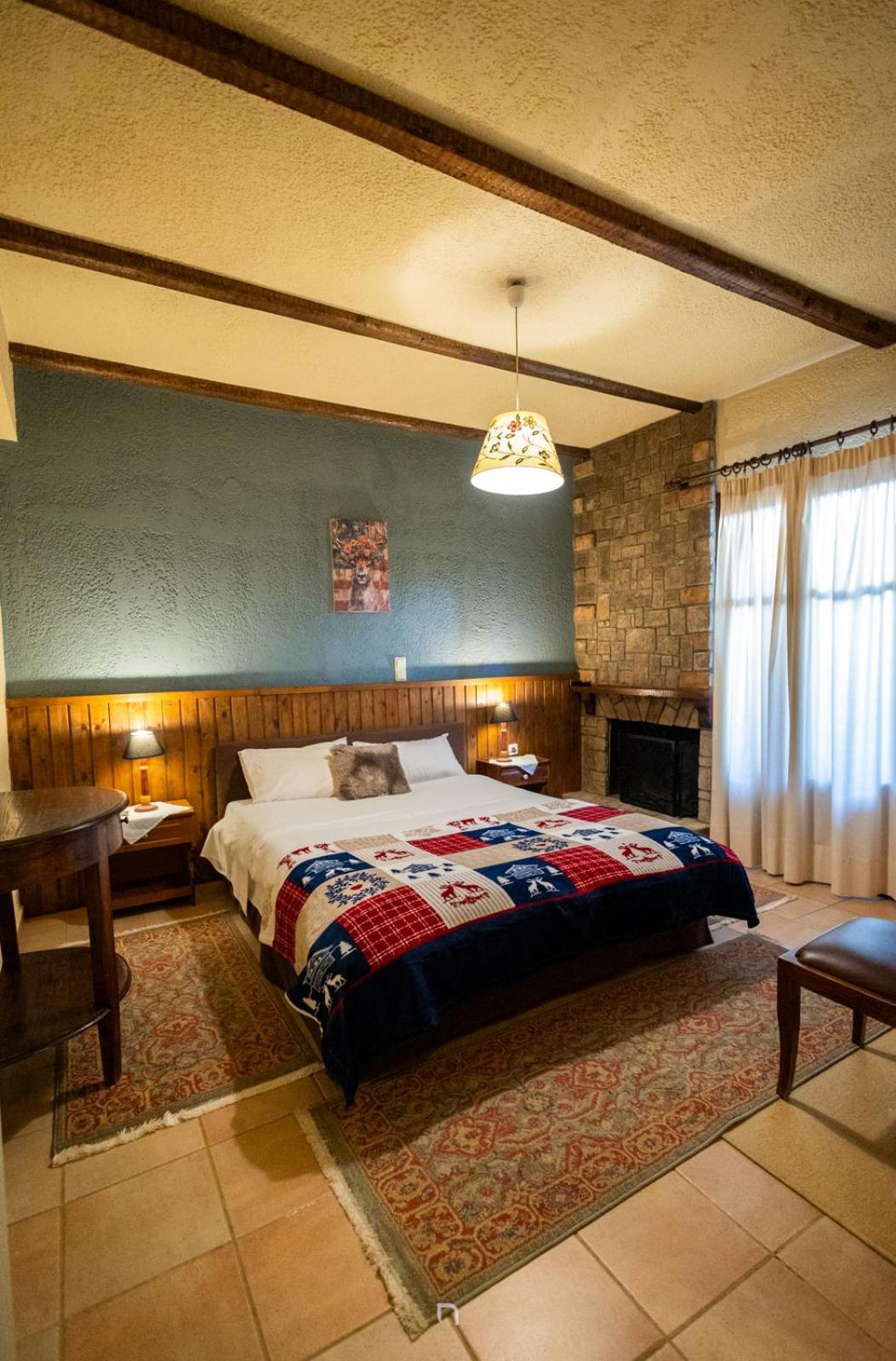 Fanaras Hotel 칼라브리타 외부 사진