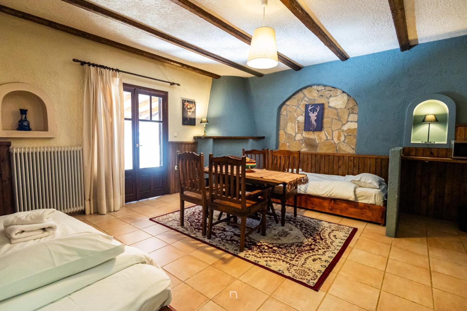 Fanaras Hotel 칼라브리타 외부 사진