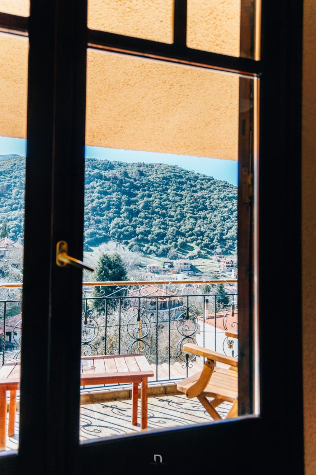 Fanaras Hotel 칼라브리타 외부 사진