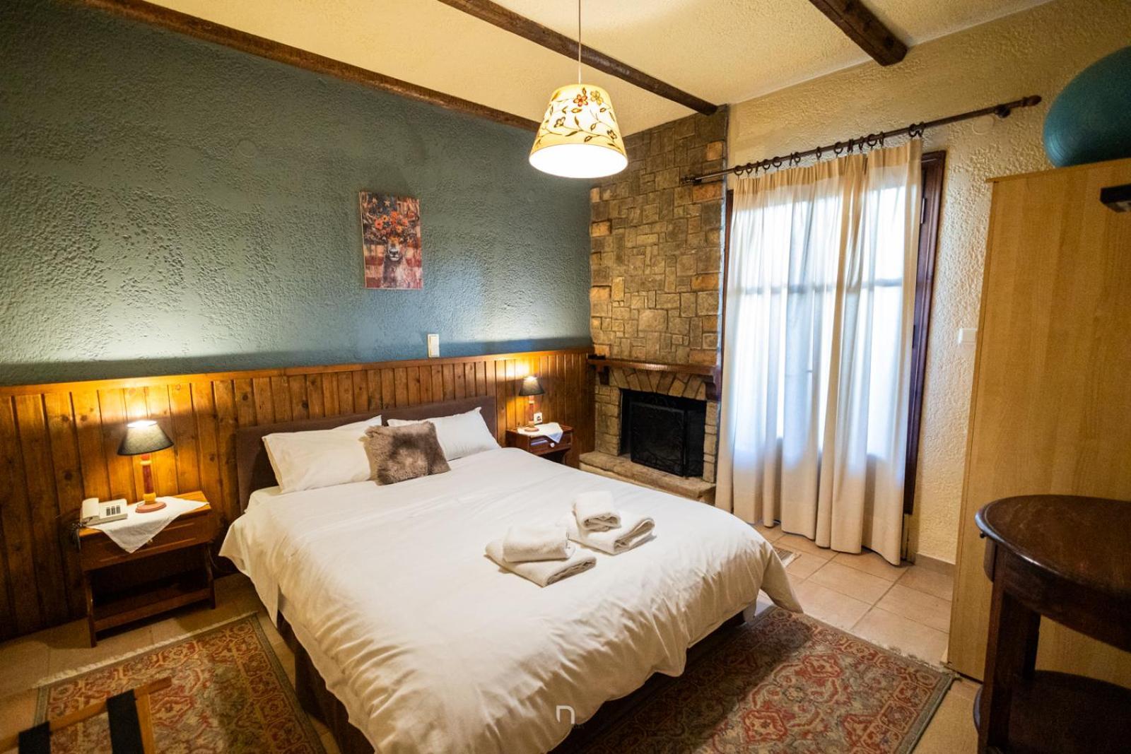 Fanaras Hotel 칼라브리타 외부 사진