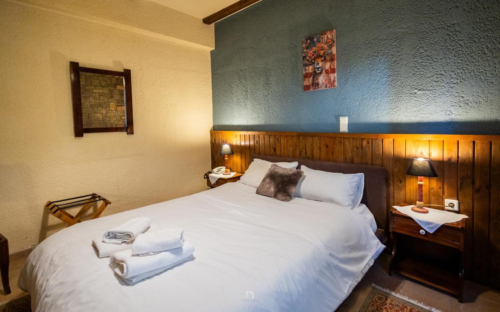 Fanaras Hotel 칼라브리타 외부 사진
