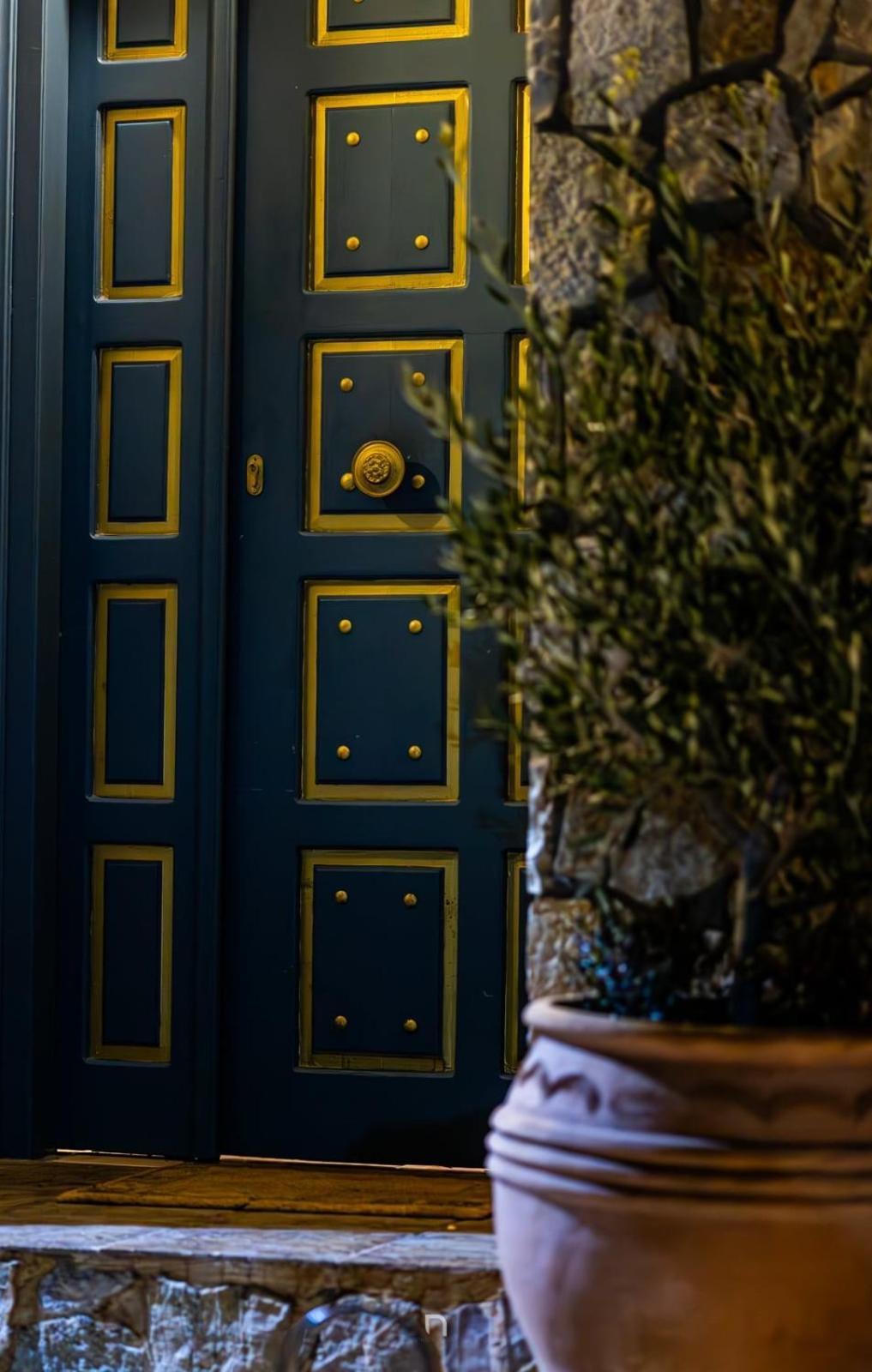 Fanaras Hotel 칼라브리타 외부 사진